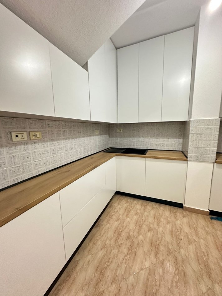 Tirane, jepet me qera Vile 3 Katshe, , 350 m² 900 € 