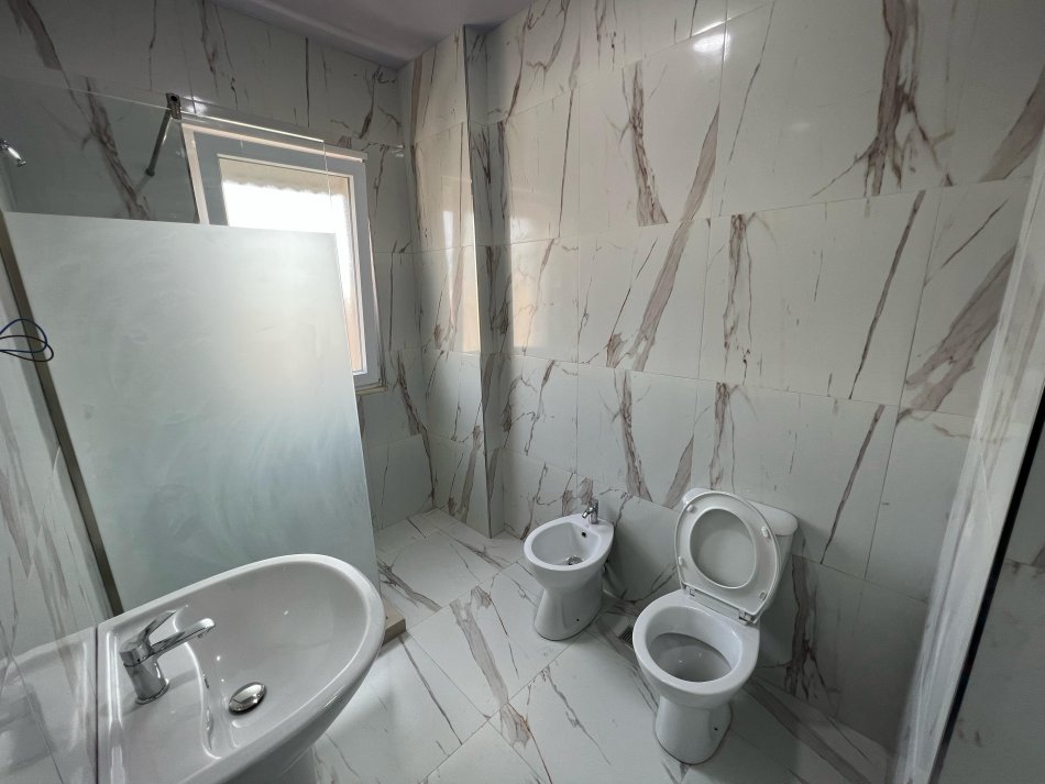 Tirane, jepet me qera 1+1 Kati 9, 500 € (rruga 5 maji)