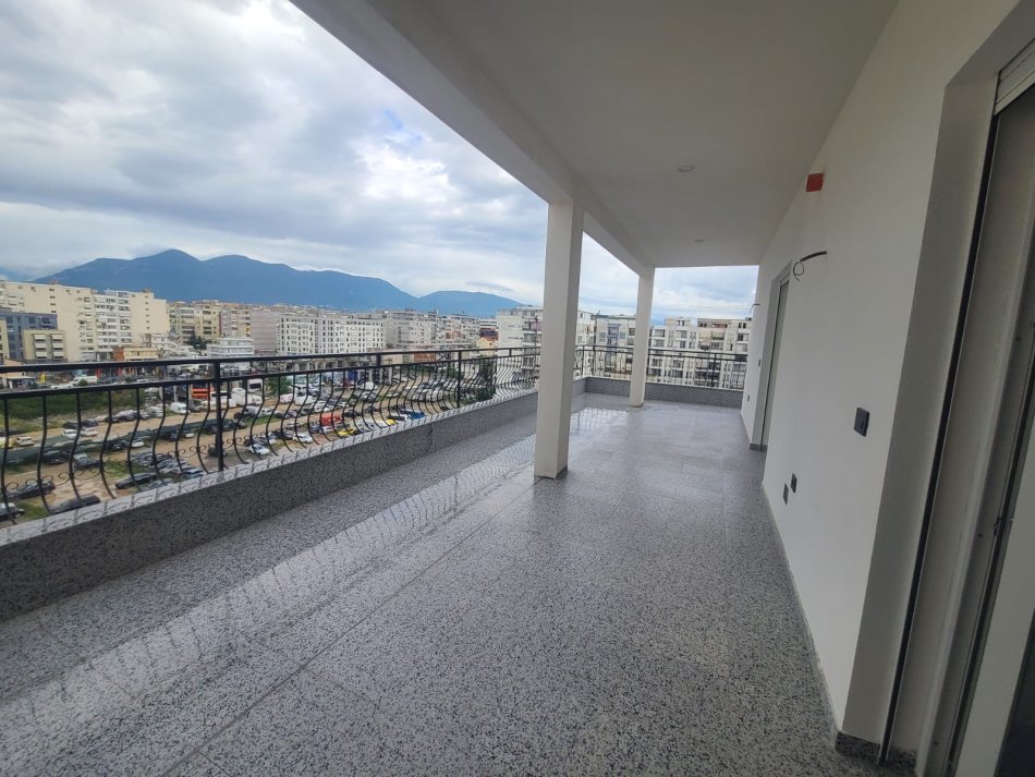 Tirane, shitet apartament 2+1 Kati 7, 118 m² 145.000 € (Astir mbrapa Kompleksit Fratari)