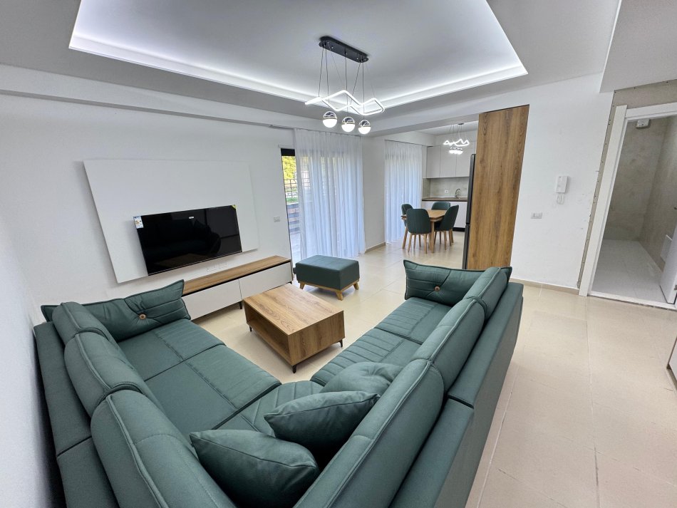 Tirane, jepet me qera apartament 2+1+Ballkon Kati 1, 170 m² 1.000 € (kodra e diellit)