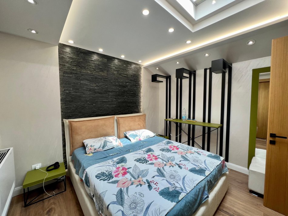 Tirane, shitet apartament duplex 3+1+Ballkon Kati 6, 189 m² 500.000 € (Rruga Zallit)