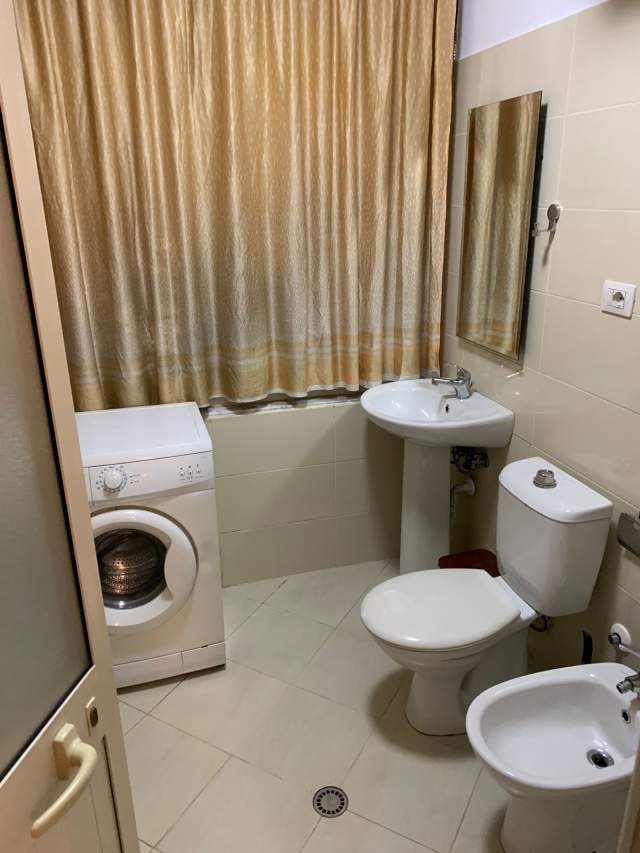 Tirane, jepet me qera apartament 1+1 Kati 1, 40 m² 35.000 Leke (Gjimnazi Partizani)