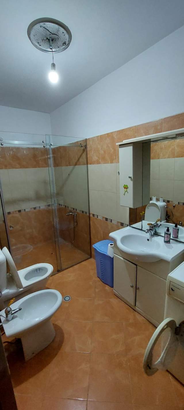 Tirane, jepet me qera apartament 2+1 Kati 4, 103 m² 370 Euro (Gjergj Legisi)