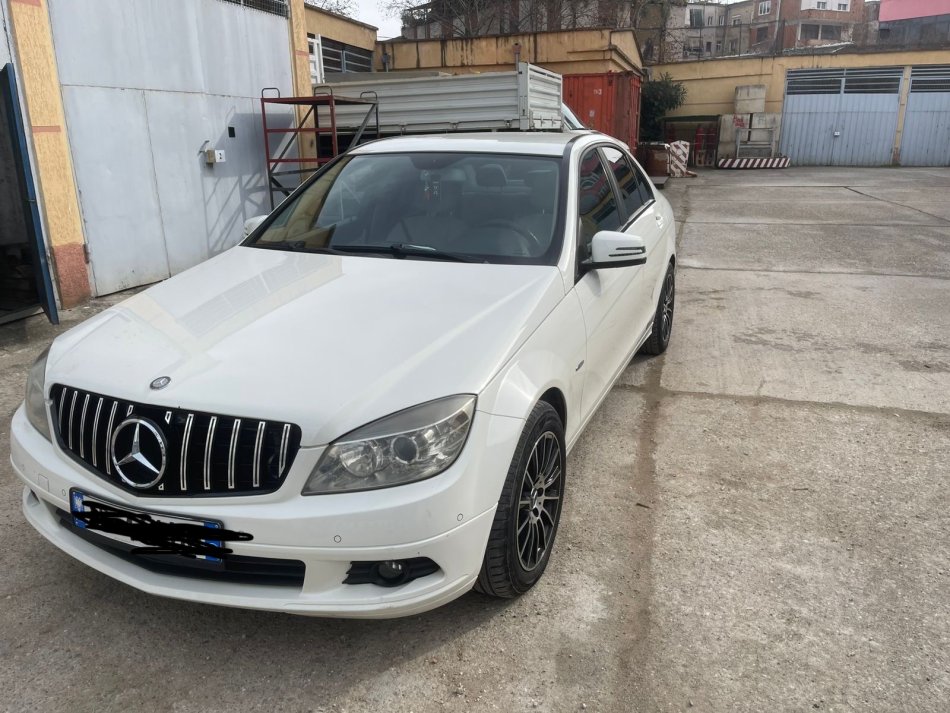 Shqiperi, shes makine MERCEDES BENZ C CLAS 220 2010 Nafte, e bardhë manuale 2.100 km 6.500 €