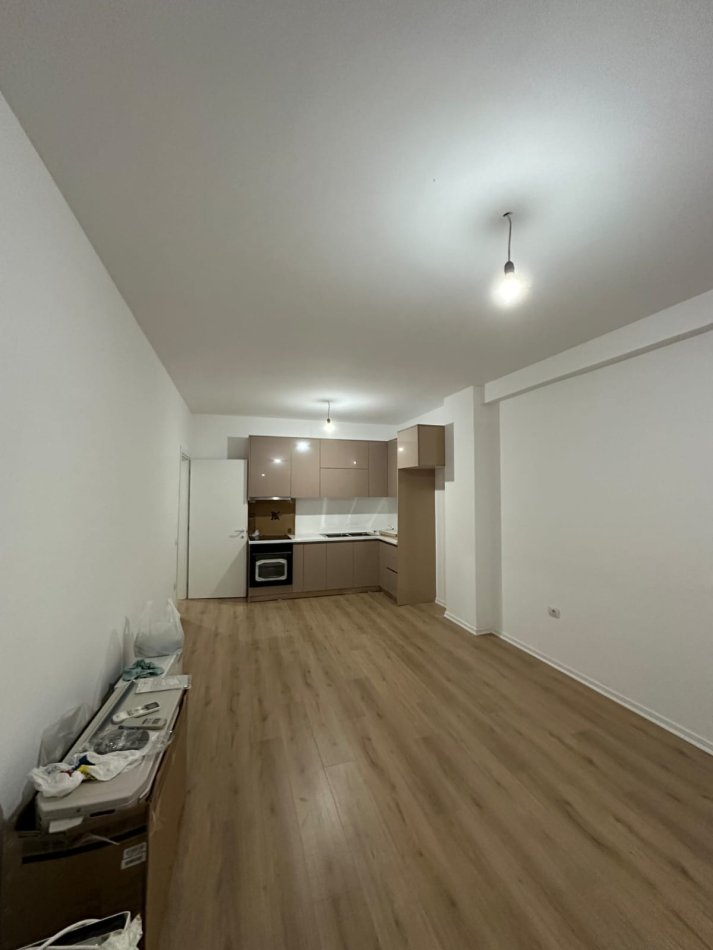 Tirane, jepet me qera apartament 1+1 Kati 1, 77 m² 450 € (astir)