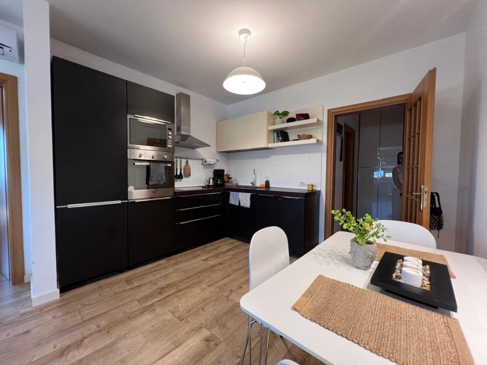 Shqiperi, jepet me qera apartament 1+1+Ballkon Kati 6, 65 m² 700 € (Sulejman Delvina)