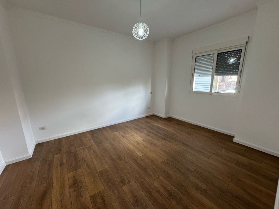 Durres, shitet apartament 2+1 Kati 1, 65 m² 74.000 € (Plazh Durres)