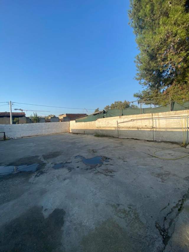 Tirane, shes truall 750 m² 750.000 Euro (Kombinat buze rruge)