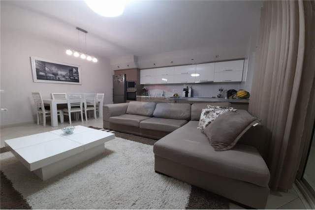 Tirane, shitet apartament 2+1 Kati 5, 119 m² 124.000 Euro (Rr. e Freskut)