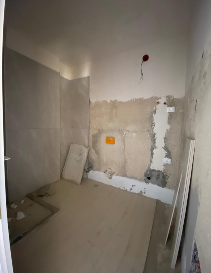 Tirane, shitet apartament 1+1+Ballkon Kati 1, 70 m² 128.000 € (Selvia)