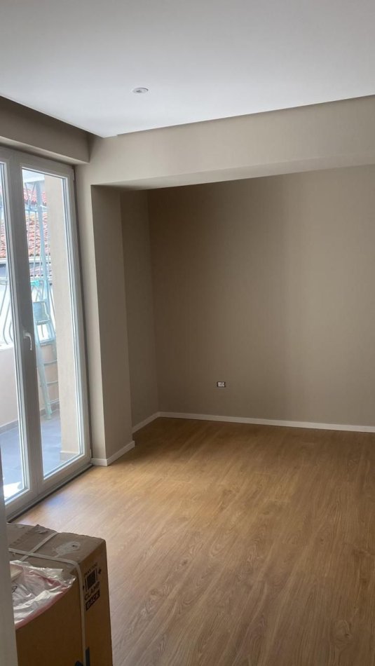 Tirane, jepet me qera apartament 2+1 Kati 5, 500 m² 500 € (Pallati me Shigjeta)