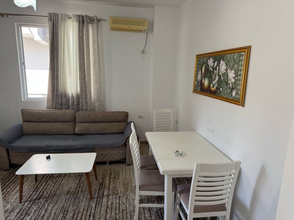 Tirane, jepet me qera apartament 1+1+Aneks+Ballkon , 65 m² 400 € (5 Maj)