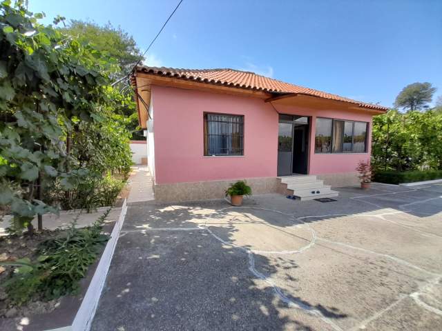Tirane, shitet shtepi Kati 1, 127 m² 300.000 Euro
