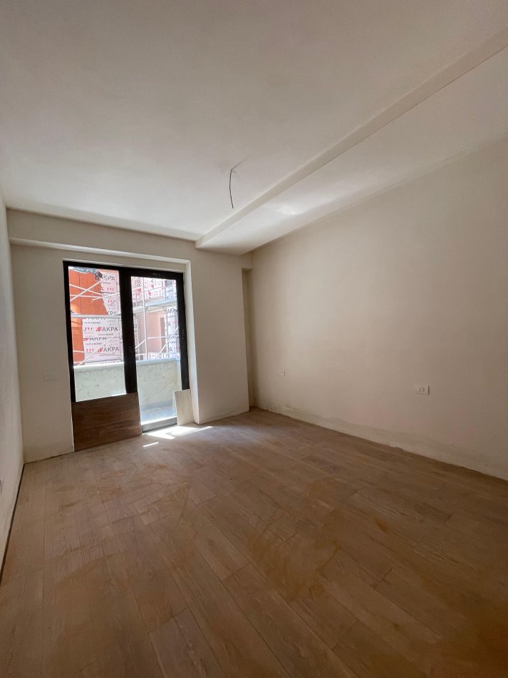 Tirane, shitet apartament 2+1 , 97 m² 122.000 € (Prane Vila L)