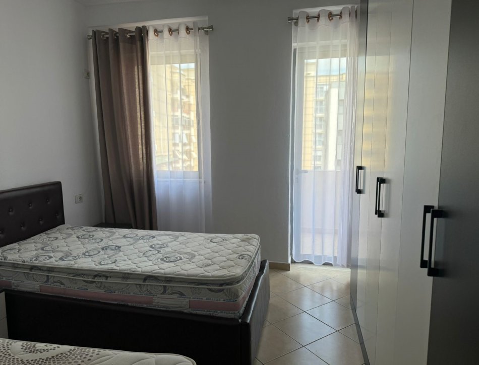 Tirane, jepet me qera apartament 1+1 Kati 6, 64 m² 400 € (Unaza e Re)