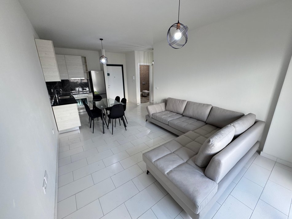 Tirane, jepet me qera apartament 1+1 Kati 10, 70 m² 450 € (kompleksi golden park)