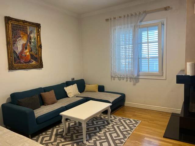 Tirane, jepet me qera shtepi 3+1+BLK Kati 2, 178 m² 600 Euro (rruga Enver Begeja)