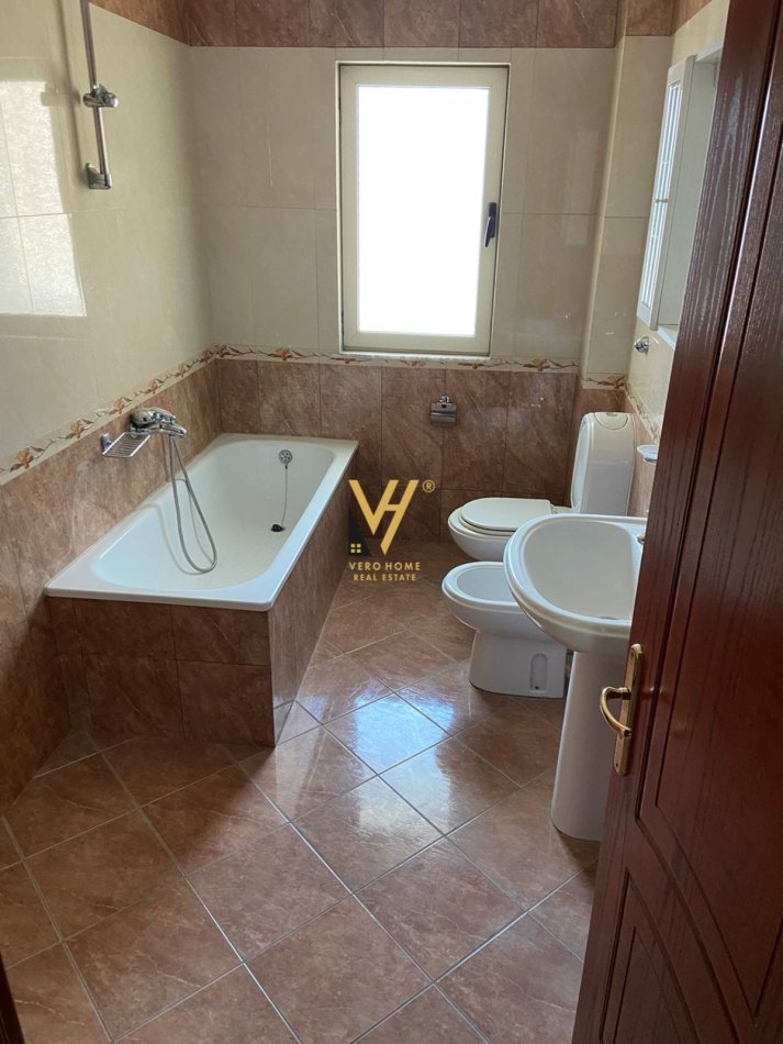 Tirane, jepet me qera zyre Kati 2, 230 m² 850 € (SELITE)