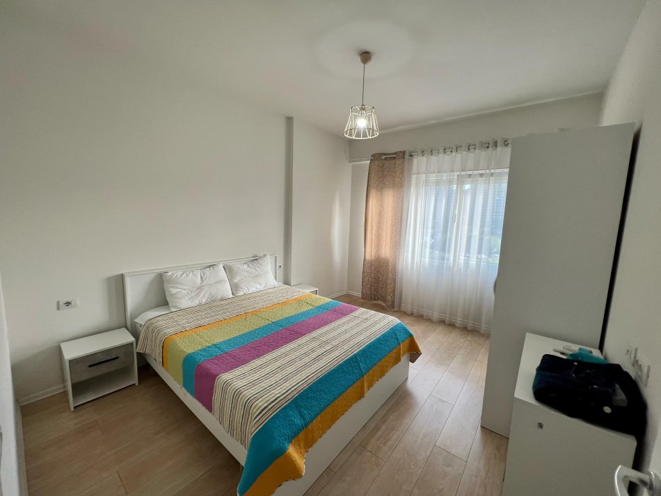 Tirane, jepet me qera 2+1 Kati 4, 100 m² 1.300 € (rruga e kosovareve)