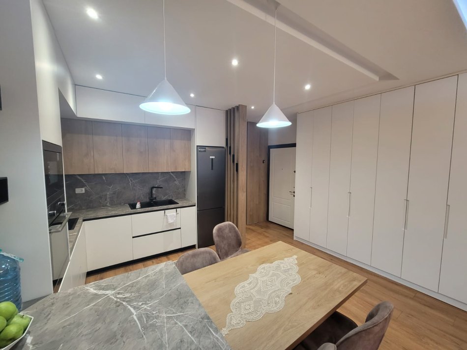 Tirane, shitet apartament 3+1 Kati 1, 108 m² 205.000 € (Liqeni i thate)