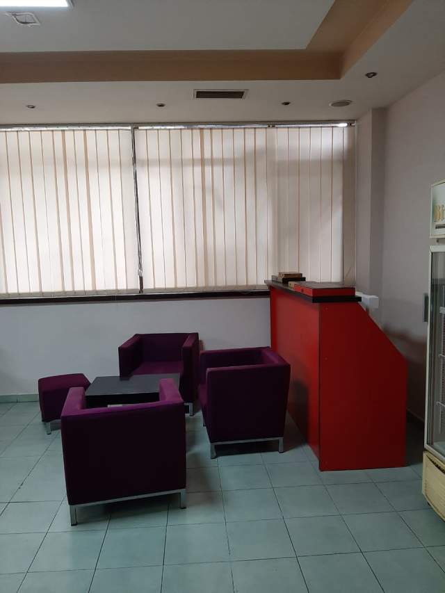 Tirane, shes lokal Kati 0, 125 m² 2.000 Euro/m2 (pas Ministris se Jashtme dhe prane “INSTAT” Tirane)