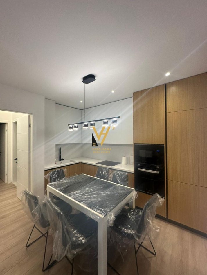 Tirane, jepet me qera apartament 2+1+Ballkon Kati 7, 98 m² 1.200 € (BULEVARDI I RI)