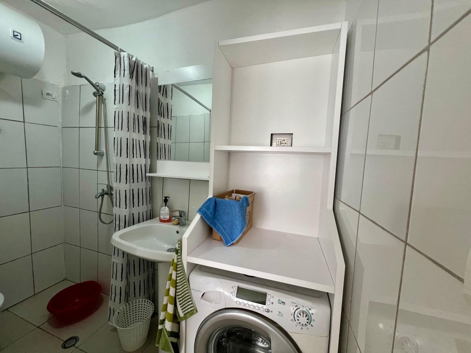 Qira, Shtëpi Private “Pazari i Ri” ,Tiranë.