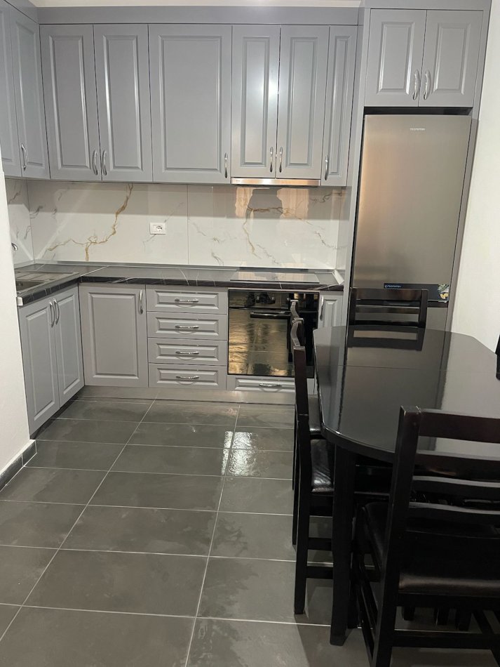 Tirane, jepet me qera apartament 1+1 Kati 1, 60 m² 350 € (Shkoze)