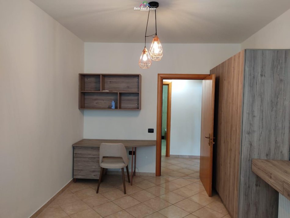 Tirane, jepet me qera apartament 3+1 Kati 8, 220 m² 1.500 € (kika 1)