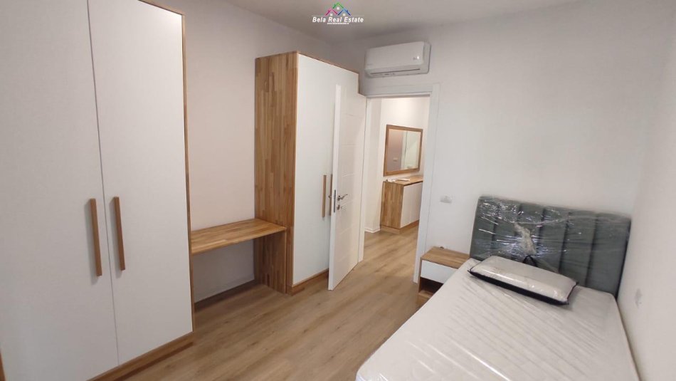 Tirane, jepet me qera apartament 2+1 Kati 6, 100 m² 800 € (porcelan)