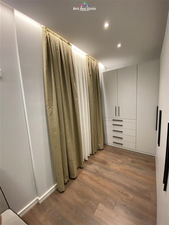 Tirane, jepet me qera apartament 2+1 Kati 5, 98 m² 700 € (liqeni i thate)