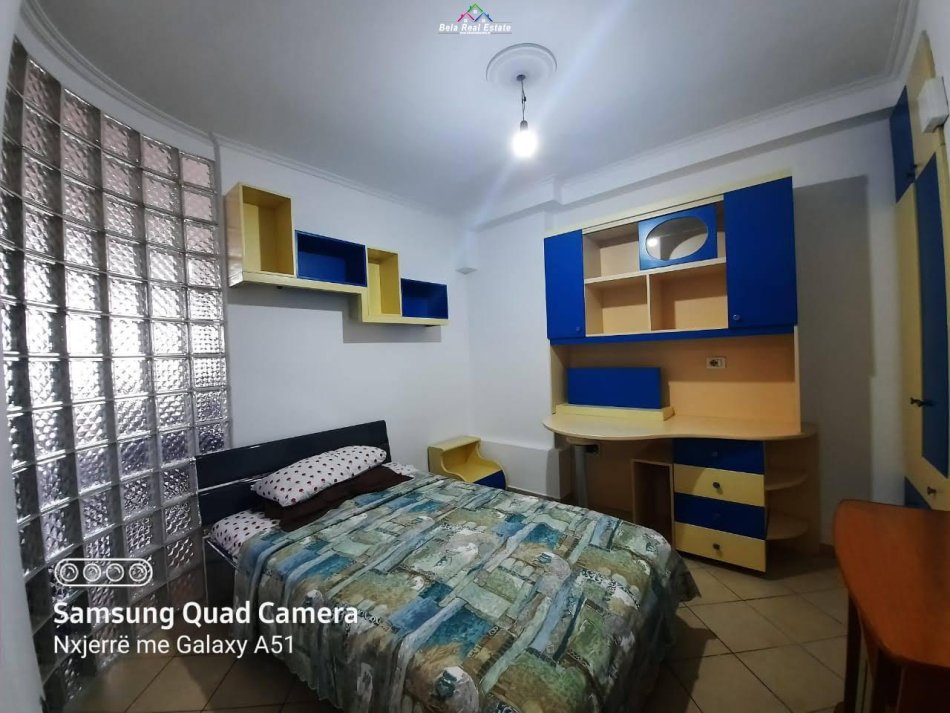 Tirane, jepet me qera apartament 3+1 Kati 9, 130 m² 800 € (rruga e kavajes)