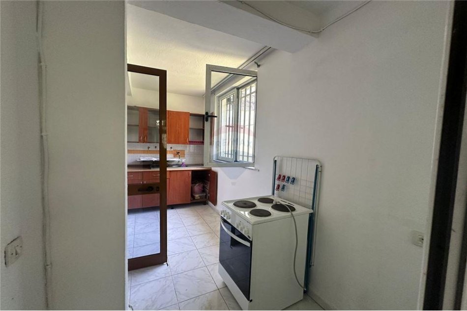Tirane, shitet apartament 2+1 Kati 1, 86 m² 137.600 € (Rruga Muhamet Gjollesha - 21 Dhjetori)