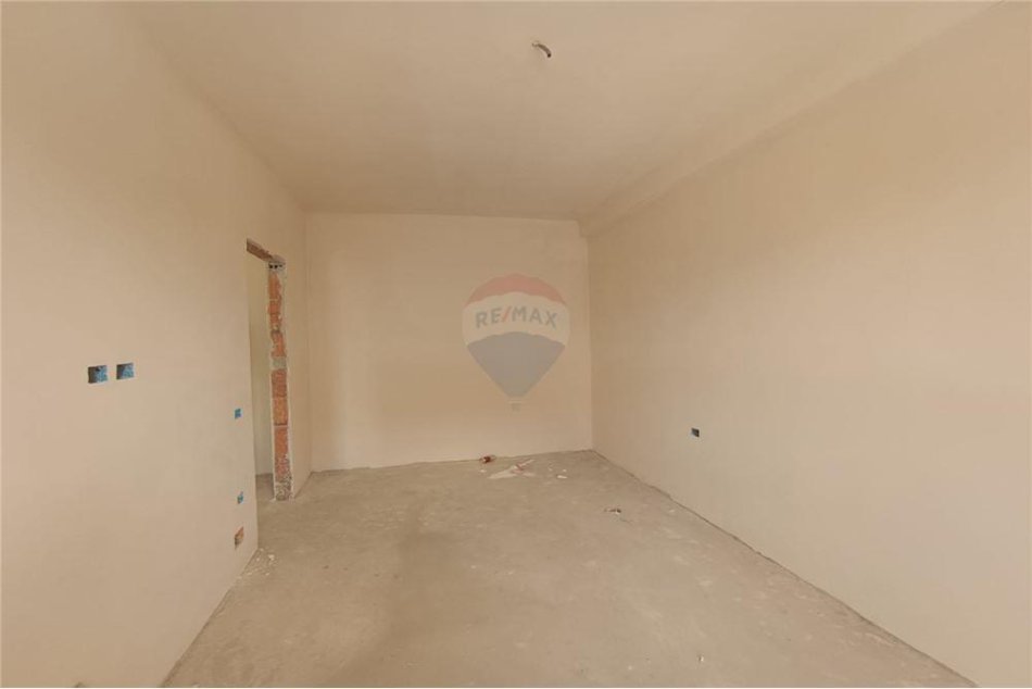 Tirane, shitet apartament 1+1 Kati 5, 75 m² 91.000 € (rruga lidhja e prizrenit - Treni - Bulevardi i Ri)