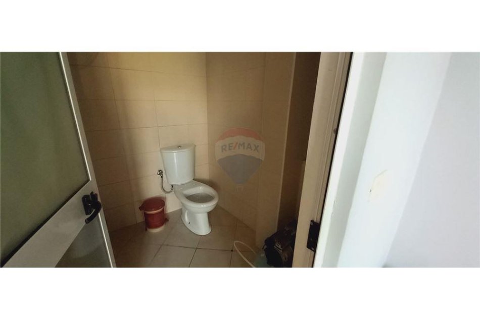 Tirane, shitet ambjent biznesi , 82 m² 90.000 € (Muhamed Deliu - Fresku)