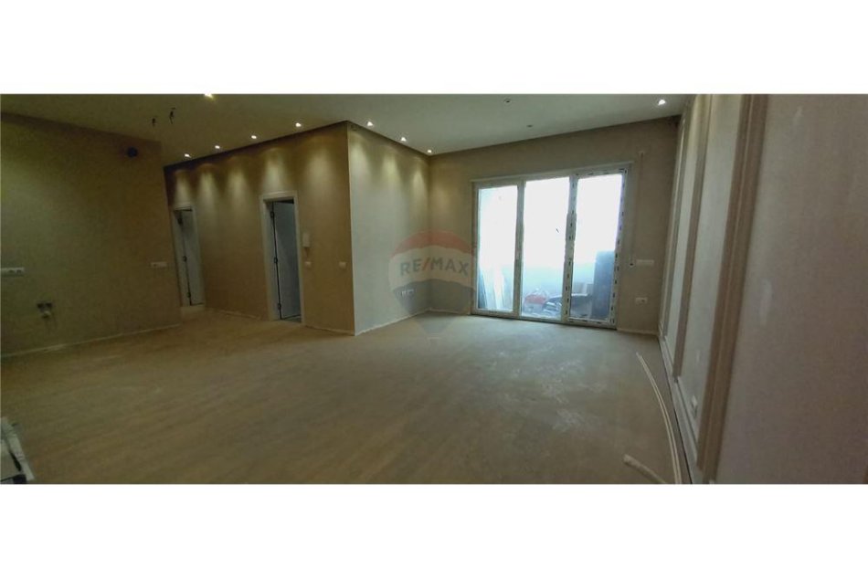 Tirane, jepet me qera zyre Kati 3, 110 m² 550 € (Aleksander Moisiu Kinostudio)