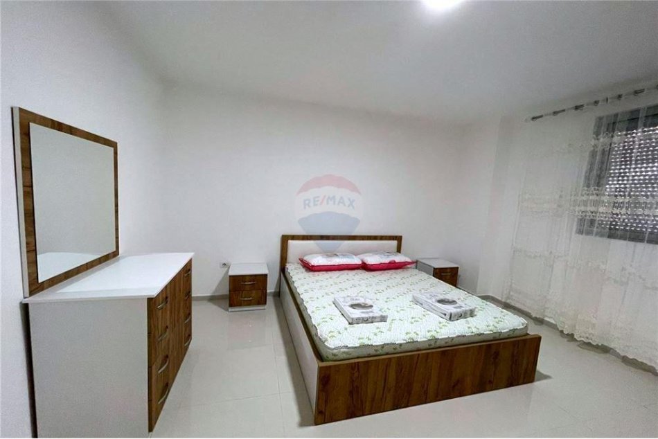Tirane, jepet me qera apartament 2+1 Kati 1, 90 m² 350 € (Rruga Sotir Caci - Fresku)