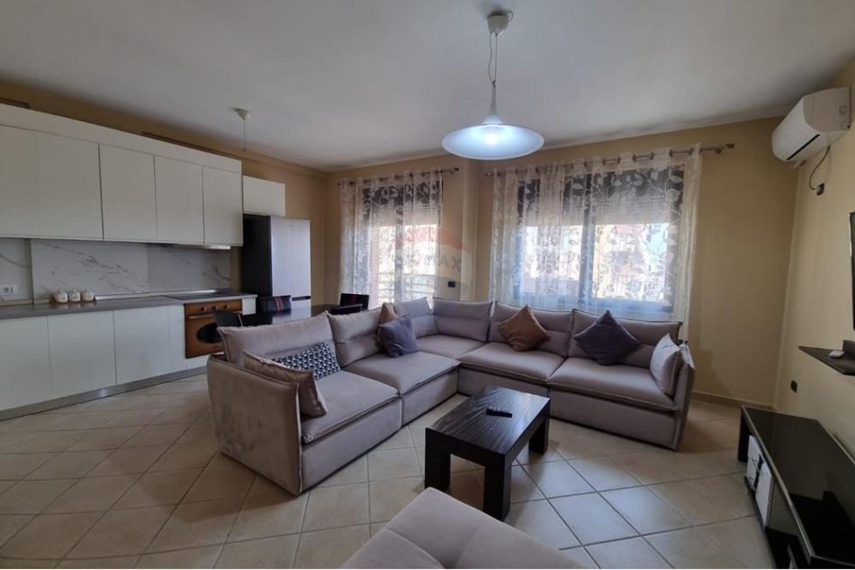 Tirane, jepet me qera apartament 2+1 Kati 10, 103 m² 900 € (General Prosecutor&#039;s Office - Center)