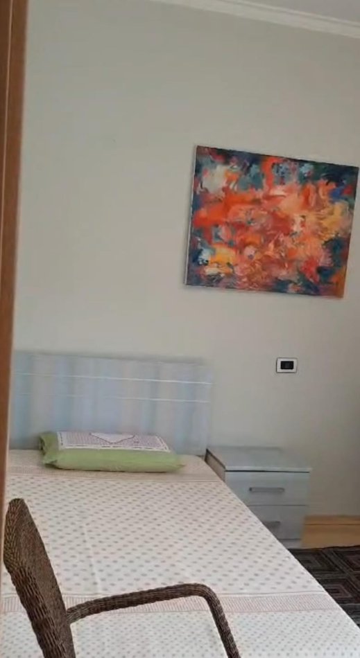 Tirane, jepet me qera Vile 2+1 Kati 3, 100 m² 900 € (Rruga Panorama)