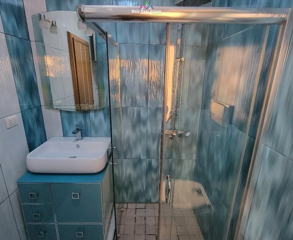 Tirane, jepet me qera apartament 1+1 Kati 3, 60 m² 500 € (Brryli)