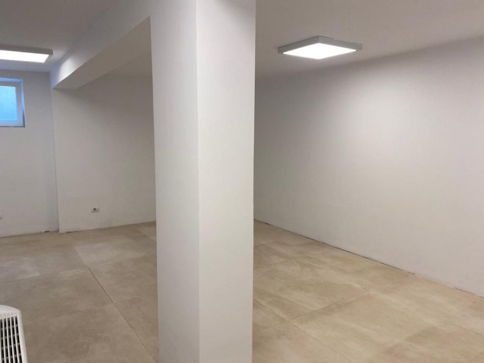 Tirane, jepet me qera Vile 3+1 Kati 2, 221 m² 5.000 € (Mullet)