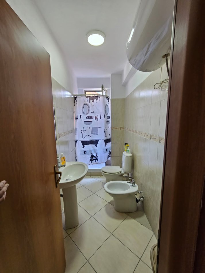 Tirane, jepet me qera apartament 2+1 Kati 4, 104 m² 500 € (Kopshti Botanik)