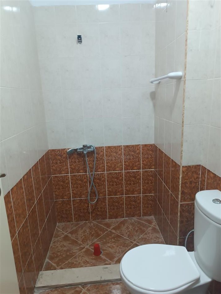 Tirane, jepet me qera apartament 3+1 Kati 5, 175 m² 500 € (Yrshek)