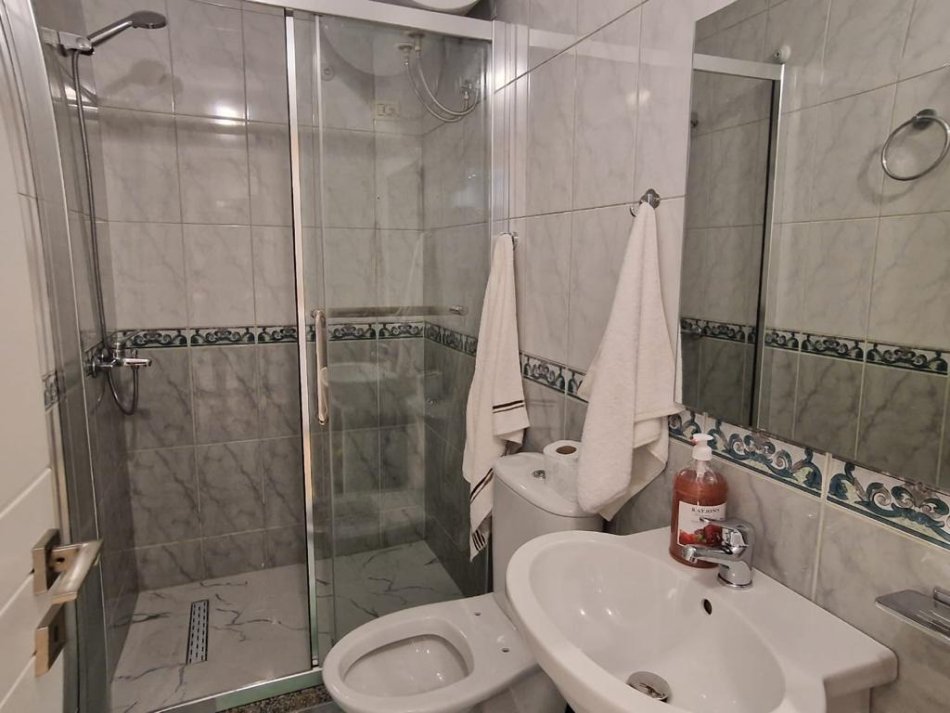 Tirane, jepet me qera apartament 2+1 Kati 5, 110 m² 800 € (Don Bosko)