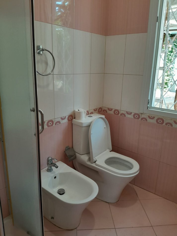 Tirane, jepet me qera shtepi 2+1 Kati 1, 100 m² 600 € (Brryli)