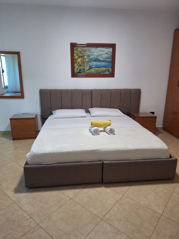 Tirane, shes garsonier 2+1+Aneks+Ballkon Kati 1, 93 m² 184.000 € (rruga Durresit)