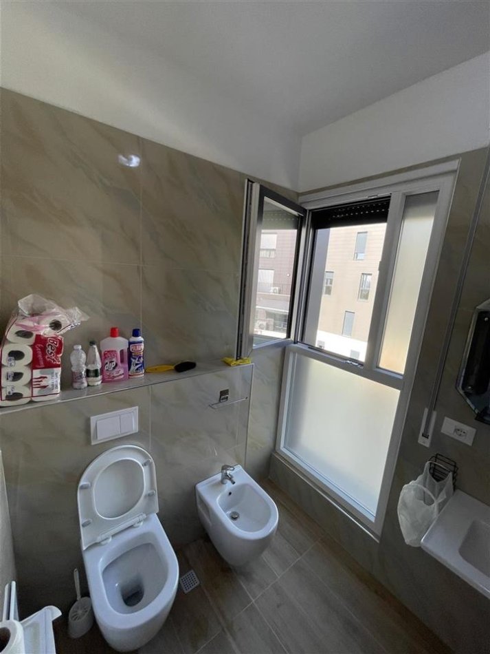 Tirane, jepet me qera apartament 2+1 Kati 8, 98 m² 650 € (don bosko)