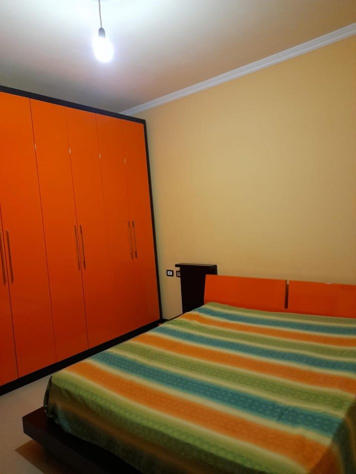 Tirane, jepet me qera apartament 2+1 Kati 5, 70 m² 500 € (vilat gjermane)