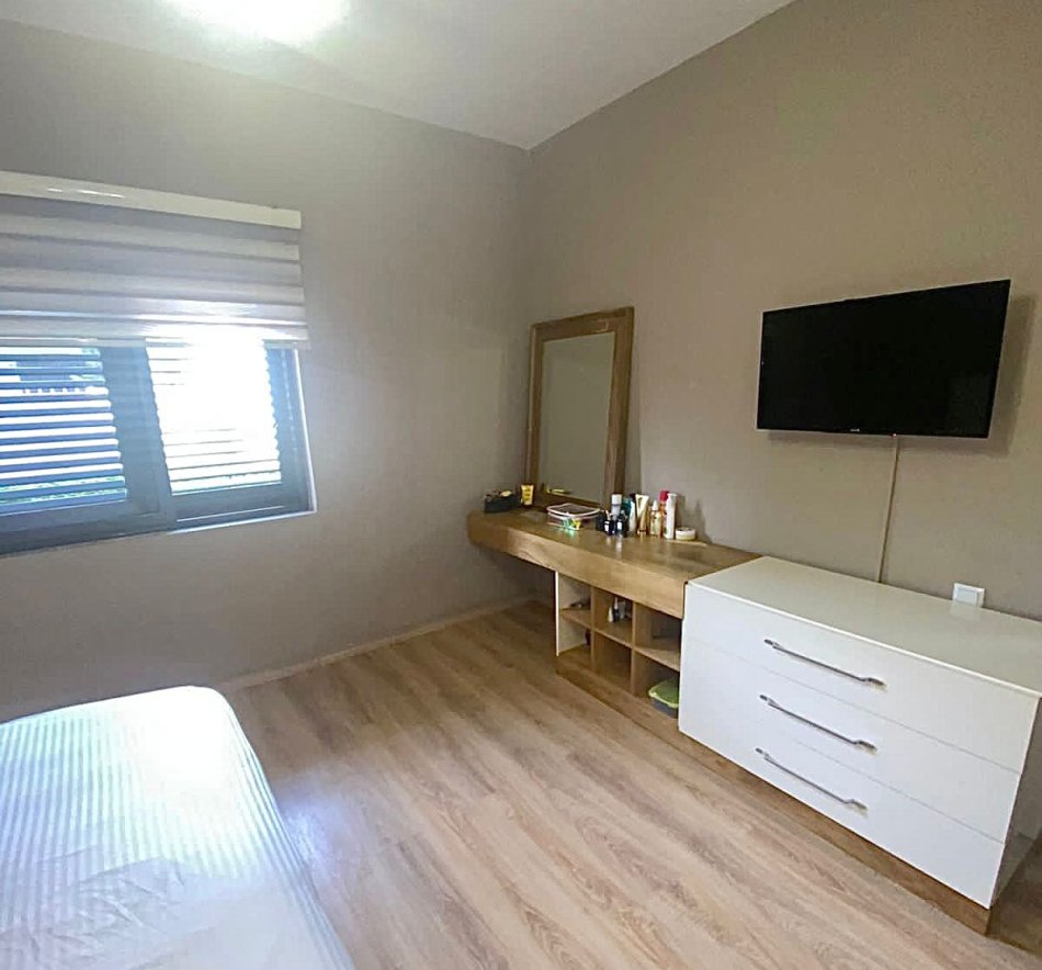 Me Qera: Shtepi 2+1+Kuzh. me Vete & 3 Vende Parkimi (Oborr) Fusha e Aviacionit - PARKET, Kondicioner ** 620 Euro/Muaj **