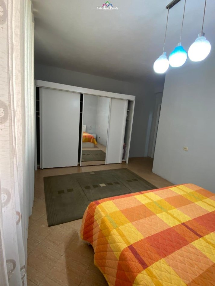 Tirane, jepet me qera Vile 2+1 Kati 1, 100 m² 500 € (shkolla e bashkuar)